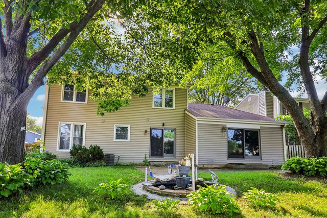 702 Buffalo Circle, Carol Stream, IL 60188