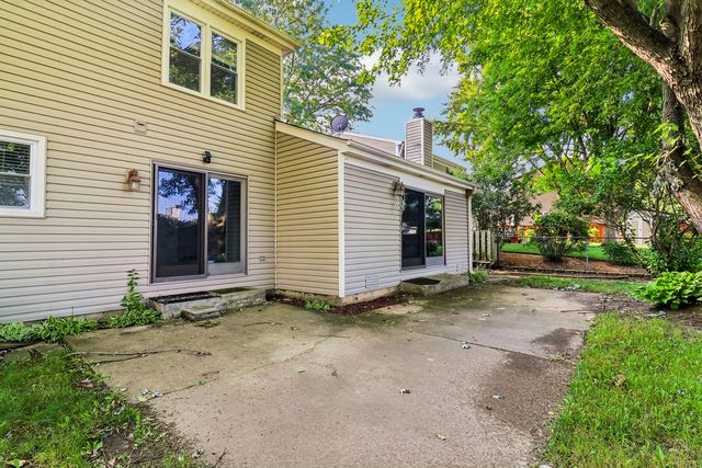 702 Buffalo Circle, Carol Stream, IL 60188