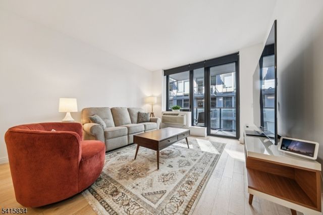 160 1St St unit 1111 1111, Jersey City, NJ 07302