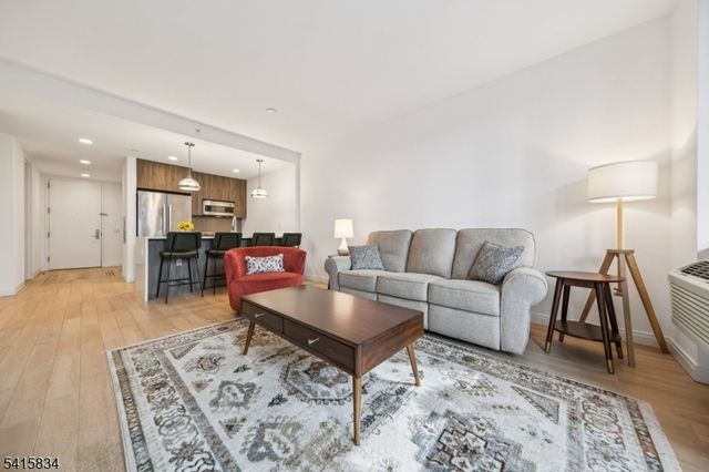 160 1St St unit 1111 1111, Jersey City, NJ 07302