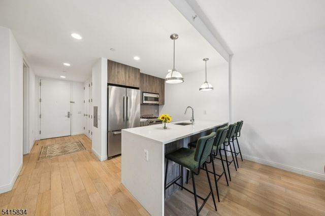 160 1St St unit 1111 1111, Jersey City, NJ 07302