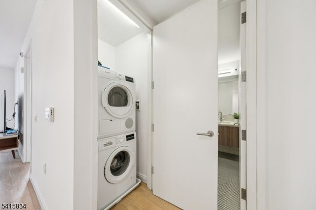 160 1St St unit 1111 1111, Jersey City, NJ 07302
