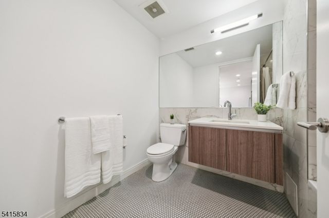 160 1St St unit 1111 1111, Jersey City, NJ 07302