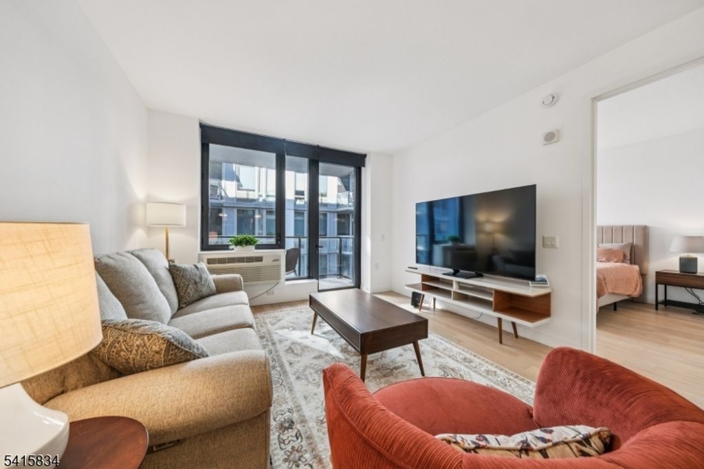 160 1St St unit 1111 1111, Jersey City, NJ 07302