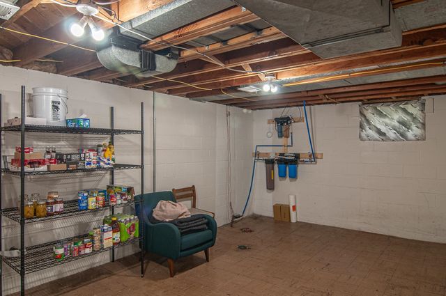 1621 Blackberry Lane, Flint, MI 48507
