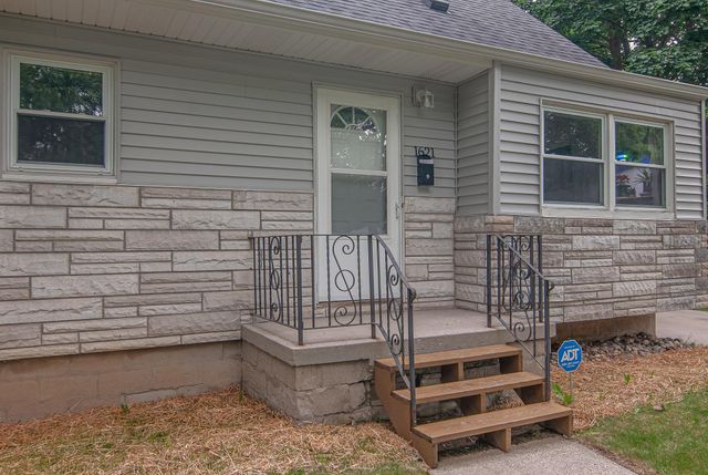 1621 Blackberry Lane, Flint, MI 48507