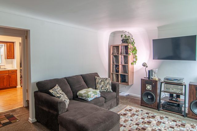 1621 Blackberry Lane, Flint, MI 48507