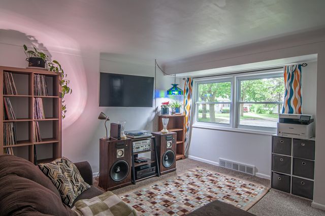 1621 Blackberry Lane, Flint, MI 48507