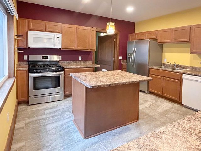 3041 S 11th STREET, Milwaukee, WI 53215