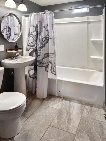 3041 S 11th STREET, Milwaukee, WI 53215