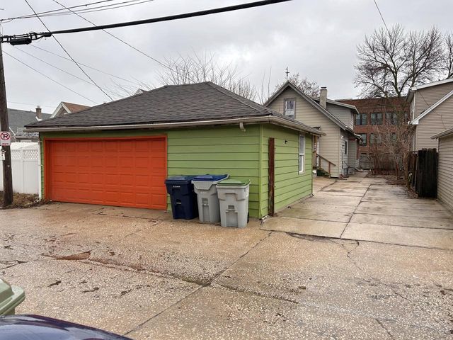 3041 S 11th STREET, Milwaukee, WI 53215