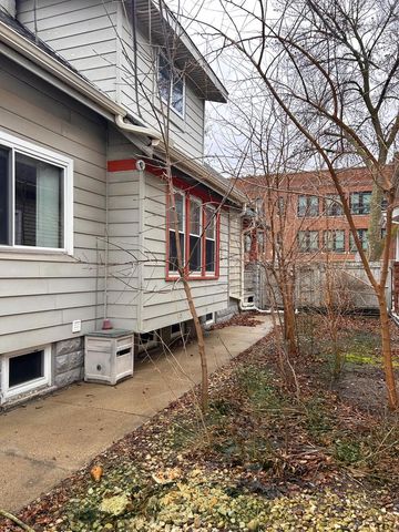 3041 S 11th STREET, Milwaukee, WI 53215