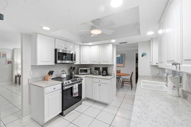 6372 SLEEPY WILLOW Way, Delray Beach, FL 33484