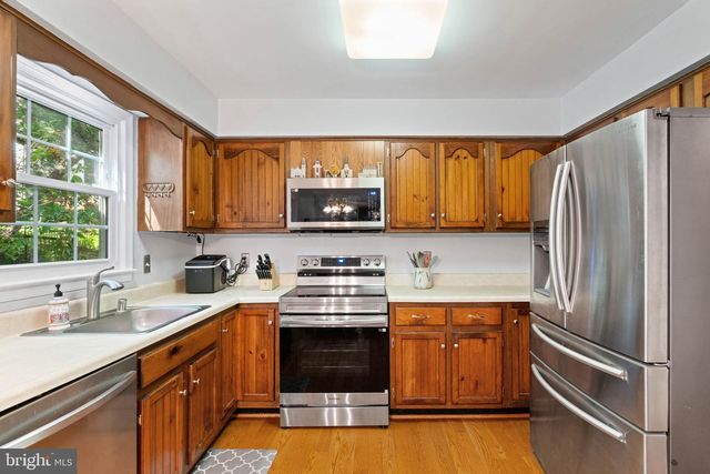 9833 NATICK RD, Burke, VA 22015