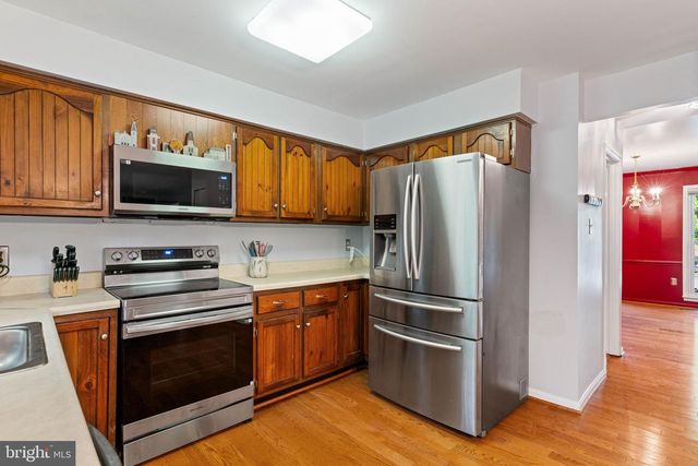 9833 NATICK RD, Burke, VA 22015