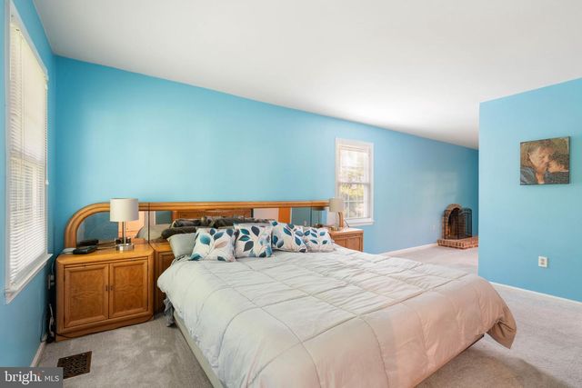 9833 NATICK RD, Burke, VA 22015