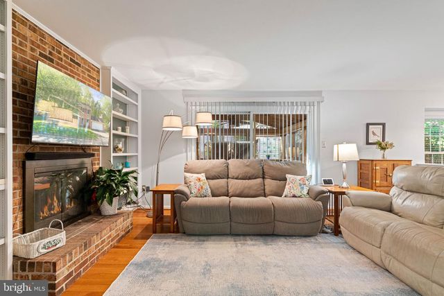 9833 NATICK RD, Burke, VA 22015