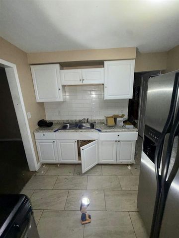 6752 Evergreen Road, Detroit, MI 48228