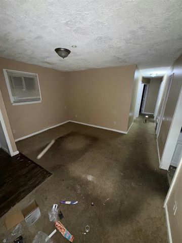 6752 Evergreen Road, Detroit, MI 48228