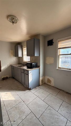 19728 Hoover Street, Detroit, MI 48205