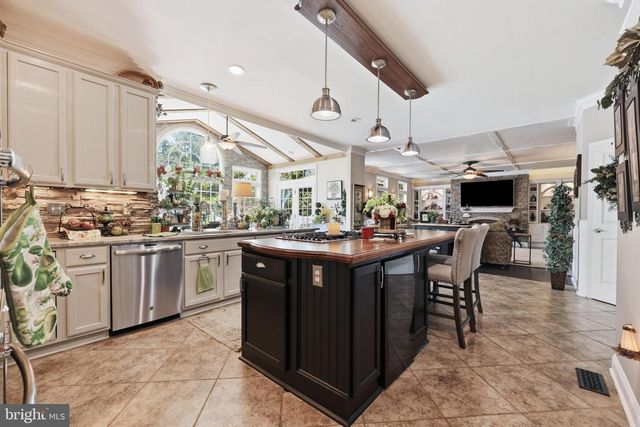 143 POLARIS DR, Walkersville, MD 21793