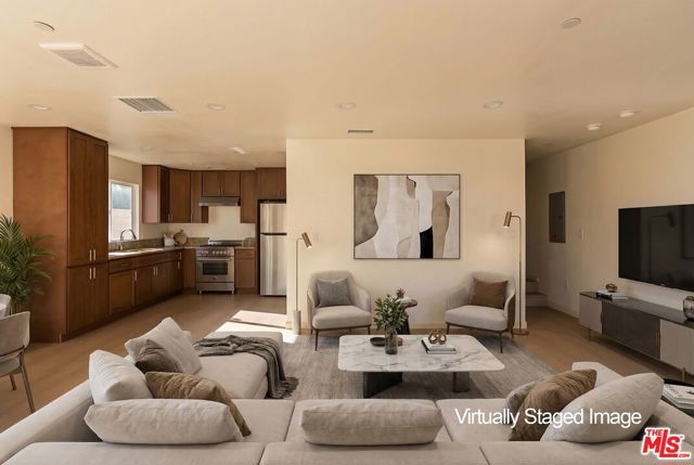 1120 W 110th Street, Los Angeles, CA 90044