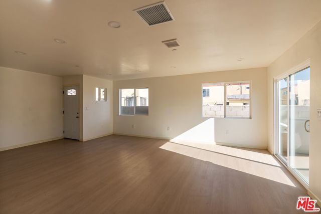 1120 W 110th Street, Los Angeles, CA 90044