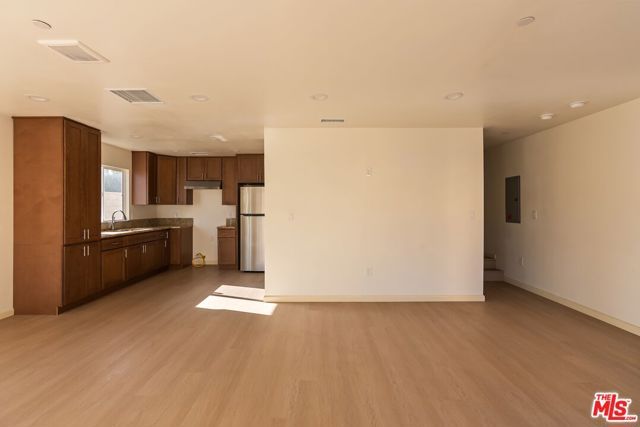 1120 W 110th Street, Los Angeles, CA 90044