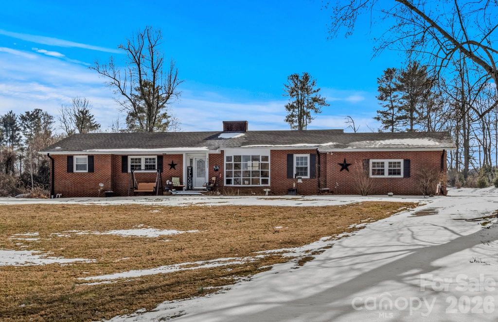 3937 W Old US Hwy 421 None, Hamptonville, NC 27020