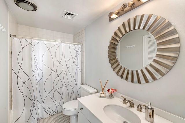 15 Greenway Plaza 17B, Houston, TX 77046