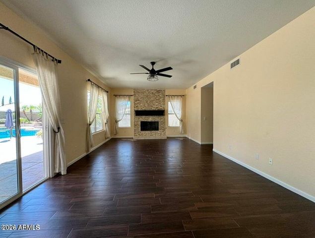 7865 W KRISTAL Way, Glendale, AZ 85308