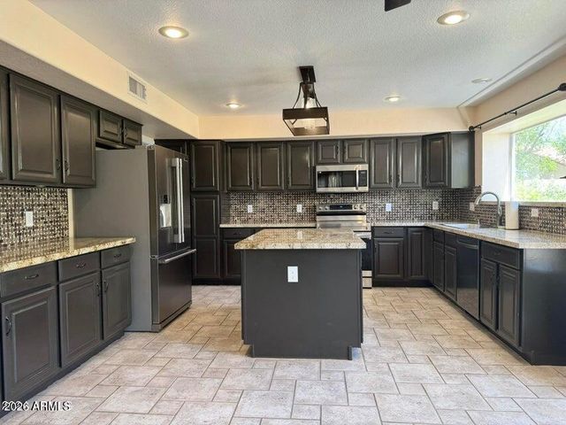 7865 W KRISTAL Way, Glendale, AZ 85308