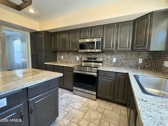 7865 W KRISTAL Way, Glendale, AZ 85308