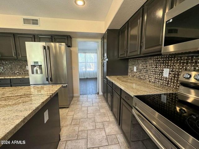 7865 W KRISTAL Way, Glendale, AZ 85308