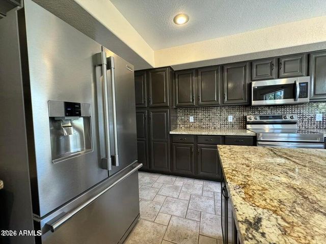 7865 W KRISTAL Way, Glendale, AZ 85308