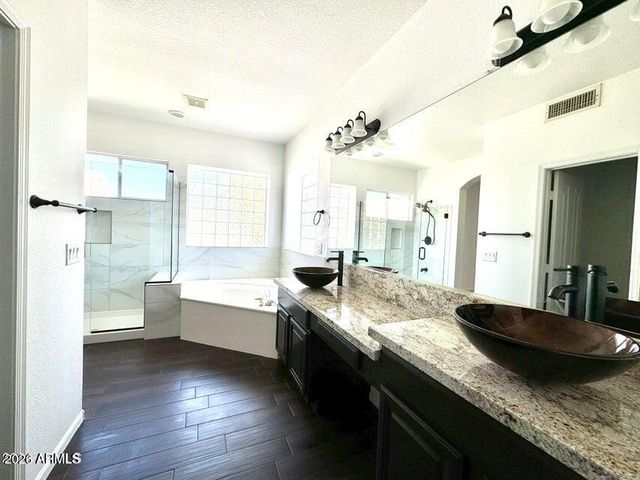 7865 W KRISTAL Way, Glendale, AZ 85308