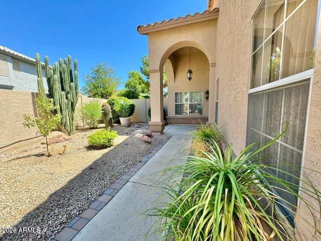 7865 W KRISTAL Way, Glendale, AZ 85308