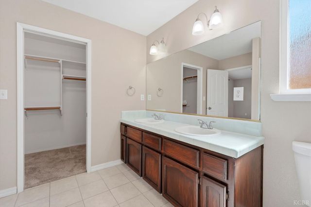 702 Montecito Court, Lemoore, CA 93245