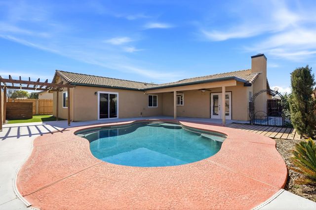 702 Montecito Court, Lemoore, CA 93245