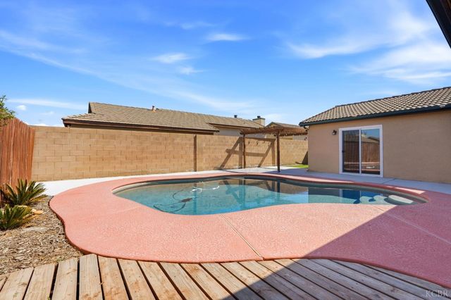 702 Montecito Court, Lemoore, CA 93245