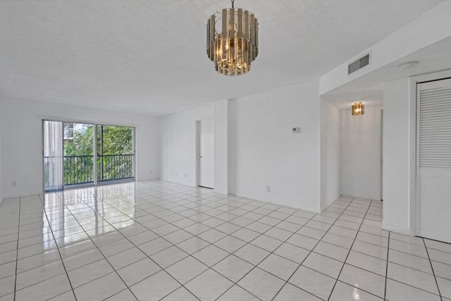 8735 Ramblewood Drive 409, Coral Springs, FL 33071