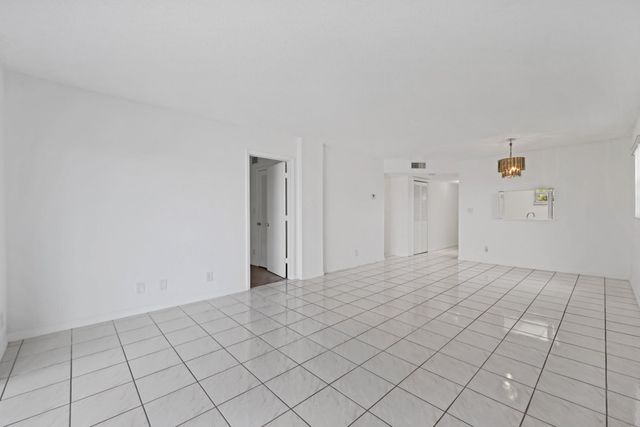 8735 Ramblewood Drive 409, Coral Springs, FL 33071