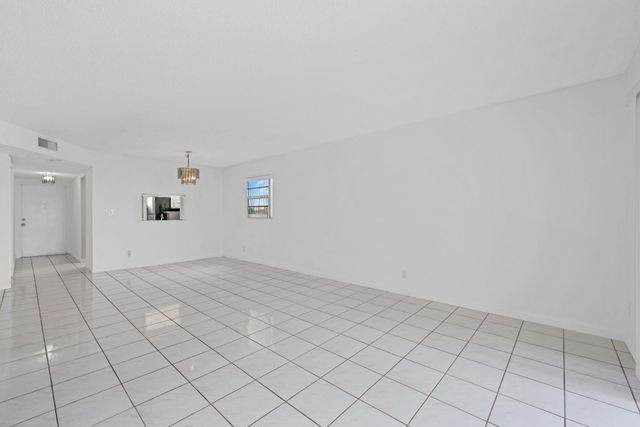 8735 Ramblewood Drive 409, Coral Springs, FL 33071