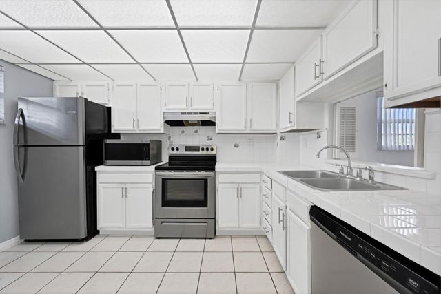 8735 Ramblewood Drive 409, Coral Springs, FL 33071