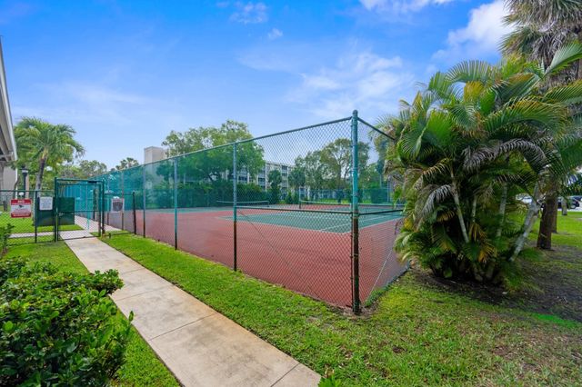 8735 Ramblewood Drive 409, Coral Springs, FL 33071