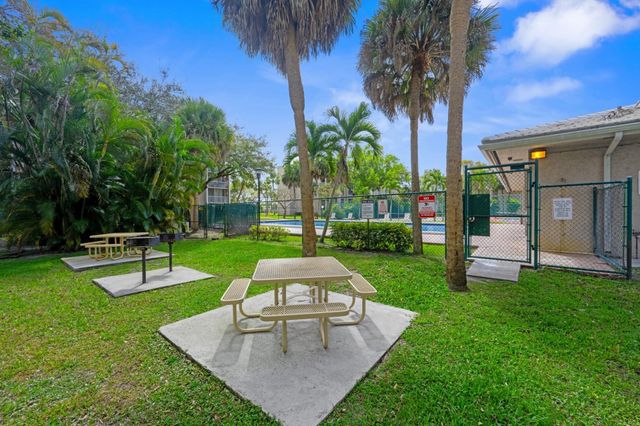 8735 Ramblewood Drive 409, Coral Springs, FL 33071