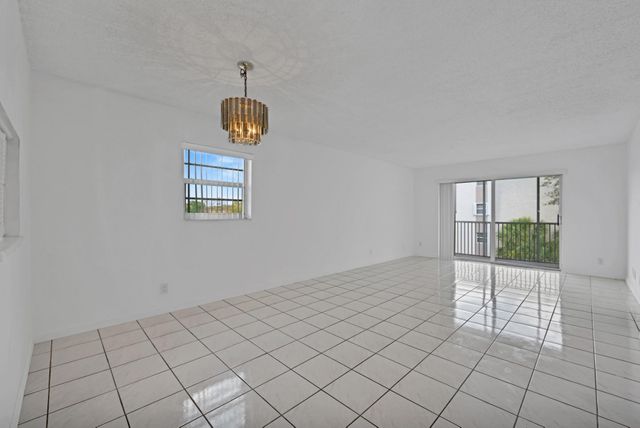 8735 Ramblewood Drive 409, Coral Springs, FL 33071