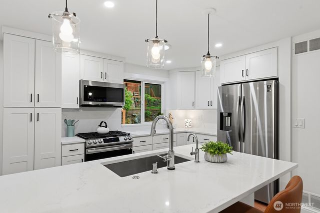 3412 79th Avenue SE, Mercer Island, WA 98040