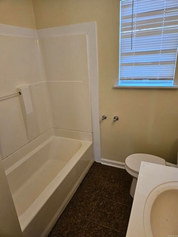 6220 Whitby Ln, North Little Rock, AR 72118