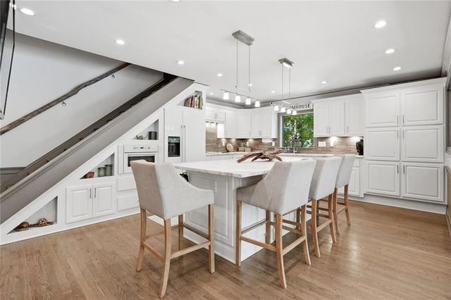 6680 Woodlake Drive, Flowery Branch, GA 30542